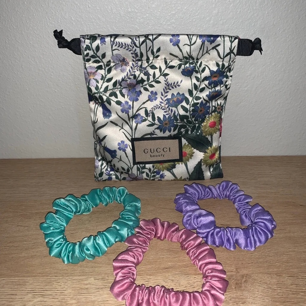 New! GUCCI Pouch and 3 Scrunchy set